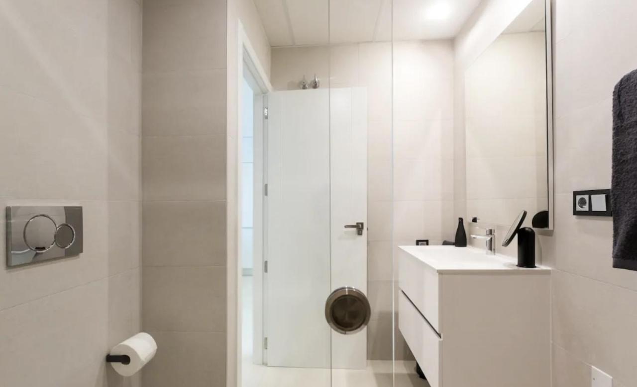 Luxury Apartment With Private Hot Tub By Poniente Beach 베니돔 외부 사진