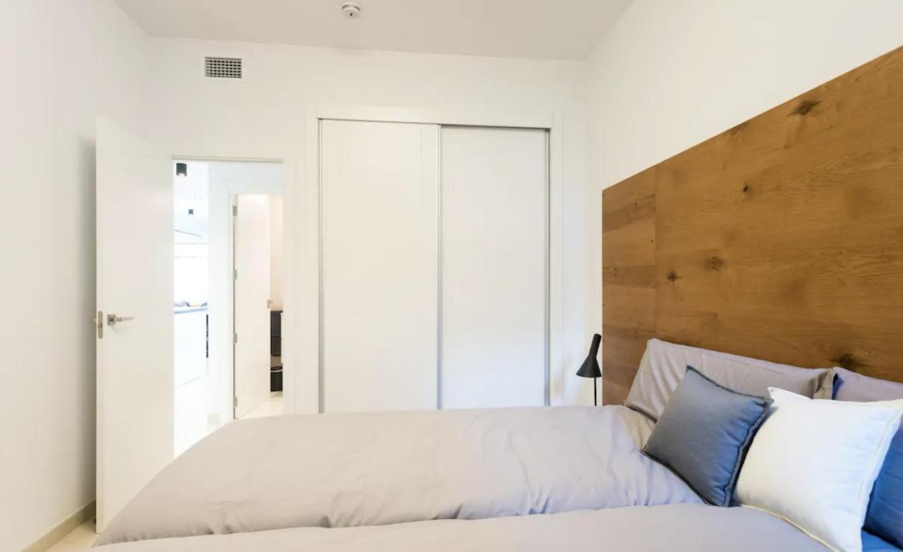 Luxury Apartment With Private Hot Tub By Poniente Beach 베니돔 외부 사진