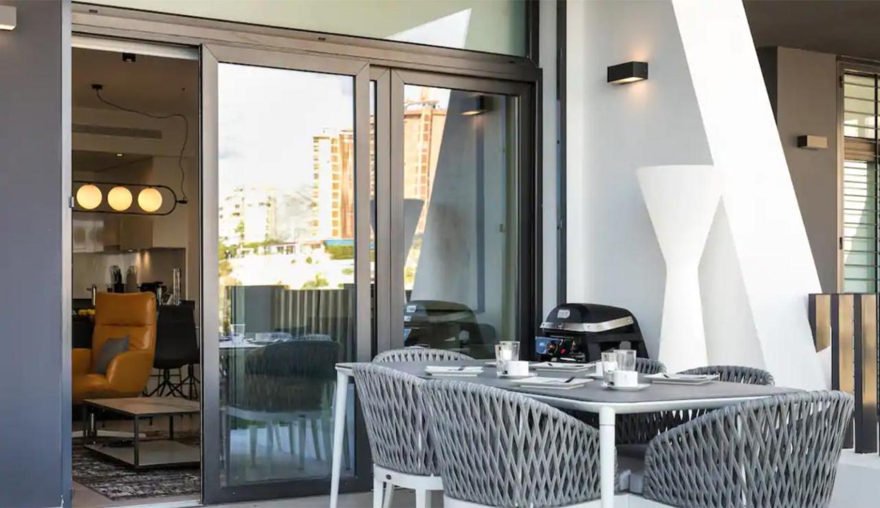 Luxury Apartment With Private Hot Tub By Poniente Beach 베니돔 외부 사진